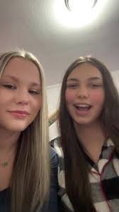 not as pretty as the blonde, but close.. @Olivia🦆✨ #fyp #sisters