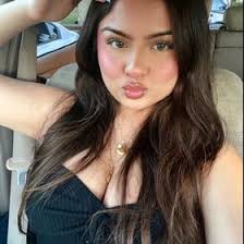 emily muniz (emilvym)