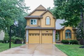 See Details For 12711 S Hagan Street Olathe Ks 66062 4 Bedrooms 3 Full 1 Half Bathrooms 3323 Sq Ft Mls Kansas City Real Estate Street House House Styles