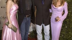 A few months prior t.r. Kimberly Williams Brad Paisley Clint Black Lisa Hartman Black 2004 Siouxcityjournal Com