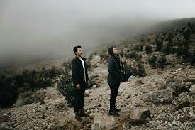 Nah, bagi anda yang sedang mencari tempat prewedding berikut terdapat daftar tempat prewedding di. Mau Prewedding Di Gunung Perhatikan Tips Berikut Ini Agar Kamu Tetap Aman Wedding Market