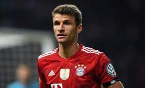 | ممر شرفي لـ ليفاندوفيسكي بعد أن عادل الرقم القياسي لـجيرد مولر [40 هدف في موسم واحد في الدوري. Ù…ÙˆÙ†Ø¯ÙŠØ§Ù„ Ø§Ù„Ø£Ù†Ø¯ÙŠØ© Ø¥ØµØ§Ø¨Ø© Ù…ÙˆÙ„Ø± Ù„Ø§Ø¹Ø¨ Ø¨Ø§ÙŠØ±Ù† Ø¨ÙƒÙˆØ±ÙˆÙ†Ø§ ÙˆØºÙŠØ§Ø¨Ù‡ Ø¹Ù† Ø§Ù„Ù†Ù‡Ø§Ø¦ÙŠ Ù‚Ù†Ø§Ø© Ø§Ù„ØºØ¯
