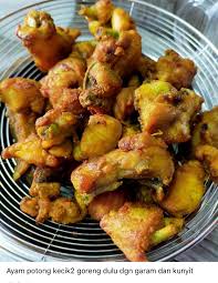 Memang rupa bentuknya kadang2 hitam, buruk dan hina.tapi bila korang dah rasa zass memang sedap. Ayam Masak Kicap Ni Memang Terangkat Letak Daun Kari Dan Sos Tiram Rahsia Penyedap Patutlah Viral Hingga 83k Keluarga