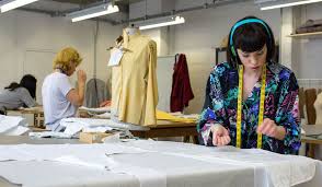 Fashion Ba Hons London Metropolitan University Recent graduates include london fashion week designers claire barrow, roberta einer, katie ann mcguigan liam hodges and ashley williams, while other alumni also include christopher bailey, chief creative ofﬁcer of burberry;