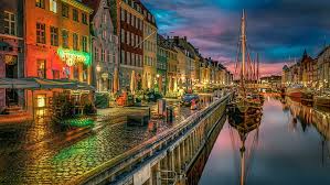 Finlandia debutó en una fase final de la eurocopa ganando a dinamarca en un encuentro marcado por el susto de eriksen. Reflexion Canal Agua Copenhague Paisaje Urbano Dinamarca Europa Barco Fondo De Pantalla Hd Wallpaperbetter