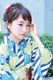 おしゃれだけど難しい 一度はチャレンジしたい 短め前髪 を素敵に見せる髪型帖 キナリノ 前髪 髪型 前髪 流す