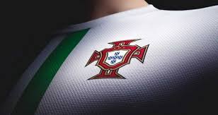 À espera dos novos campeões europeus, estavam milhares de pessoas que aplaudiam e entoavam cânticos. Selecao De Portugal No Top 5 Das Mais Populares Do Mundo No Youtube Internet Sapo Tek
