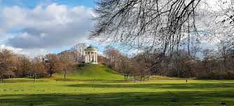 Im englischen garten dürfen die freunde der freikörperkultur auf der schönfeldwiese hinter dem haus der kunst und in der schwabinger bucht die hüllen fallen lassen. Englischer Garten Die Schonste Parkanlage In Munchen