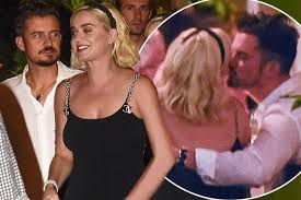 Katy perry finally dished about the details of her engagement to actor and longtime love orlando bloom on jimmy kimmel live! Katy Perry Orlando Bloom Snuggle At Wedding Party As Harry Meghan Keep Low Profile Mirror Online