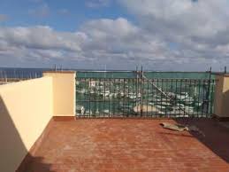 Casa nueva estilo minimalista, lista para estrenarse con amplia terraza con vista panorámica. Casas Y Pisos En Venta En El Area De Maresme Barcelona Indomio