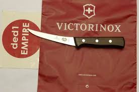 Pisau yang tajam, selesa dipegang, tidak mudah tumpul serta profesional. Pisau Lapah Daging Victorinox Ded1 Empire