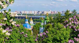 19 июня 2021 года, накануне праздника святой троицы (20 июня) у православных наступает троицкая родительская суббота, специальный день, когда поминают не только умерших родных, но и всех усопших, от начала века, со времен адама. Troickaya Roditelskaya Subbota 2021 Kak Pominat Rodnyh I Chto Nelzya Delat Unian