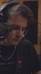 Trynna Fit In live performance video is now live, it’s a more relaxed  version of the song. I wrote this song to my parents about a time when I  was going down a bad road… , Videographer: @howie_hc , ...