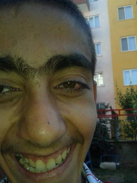 A�kta d�� g�r�n��e bakar m�s�n�z?