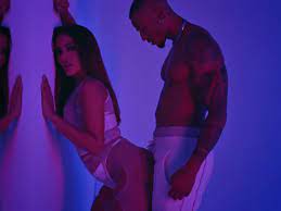 Anitta: sexo oral, pegação e outras cenas quentes em clipes da cantora