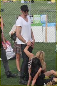 Alexander Skarsgard: Crotch Grab!: Photo 2443434 | 2010 Coachella Music  Festival, Alexander Skarsgard, Kate Bosworth Photos | Just Jared:  Entertainment News