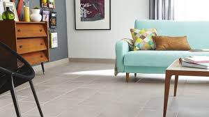 Découvrez comment poser, pas à pas, votre carrelage grâce à notre vidéo explicative. Pose Carrelage Sol Les Erreurs A Eviter Cote Maison