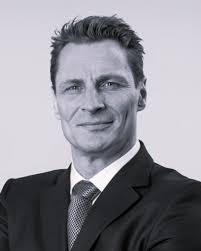 Mit grosser Bestürzung und unfassbarer Trauer teilen wir mit, dass Thomas  Strub, Schulleiter der Benedict-Schule Luzern, verstorben ist. Unsere  Gedanken sind in dieser schweren Zeit bei seiner Familie und seinen  Angehörigen. Wir