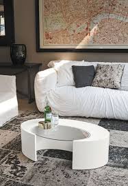 Amenajari Interioare Cu Mese Decorative Idei De A Economisi Spatiu Urmarim Si Ne Inspiram Impreuna Di Center Table Living Room Living Room Table Living Table