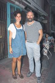 27 yaşında aşçıbaşı olan ali ronay 10 yıldan beri de anadolu yemekleri üzerine araştırmalar yapıyor. Halit Ergenc Ten Esi Berguzar Korel E Yogun Ilgi