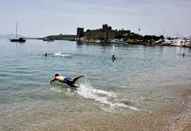 Guney Egenin Plajlari Mavi Bayrak Landi Turkiye Nin Bin 484 Kilometre Ile En Uzun Kiyi Seridine Sahip Dogal Guzellikleriyle Unlu Turizm Turizm Plaj Unluler