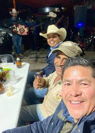 Se sienten Candy Candy o Anthony Brower jajajaja… y hasta de perfil la  ponen y todavía dicen me subí al train 🤣