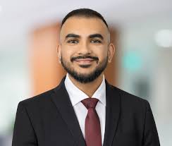 Zain Kazmi's Instagram, Twitter & Facebook