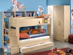 Kamar tidur merupakan ruangan yang akan menjadi privasi. 17 Desain Tempat Tidur Tingkat Seru Agar Ruangan Tampil Lega