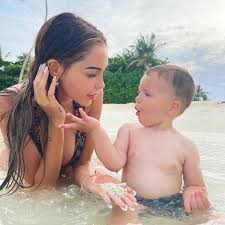 Nabilla choque les internautes en embrassant maeva, elle réagit à la polémique et s'explique !! Nabilla Vergara S Nabilla Instagram Profile 1 567 Photos And Videos