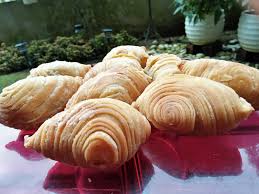 Resepi karipap yang mempunyai struktur berpusing ini boleh berintinkan kentang. Pengeluar Karipap Pusing Demmoqq Balakong M Niaga