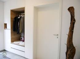 Bevor man sich das aussehen genauer überlegt sollte man. Garderobenschrank In Wandnische Flachenbundig Eingebaut Garderoben Eingangsbereich Flur Mobel Garderobe Modern