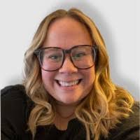 Gina Reilly's Instagram, Twitter & Facebook