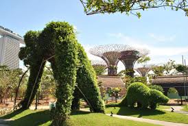 Parking is free between midday and 2 p.m., but outside these times there is a fee. Gardens By The Bay Grant Associates Arch2o Com