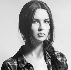 Cráneo #144: Hannah Escobar