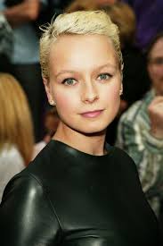 She is known for her work in independent productions often with dark themes and has received numerous accolades. Pin Auf Frauenportras