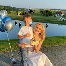 Maybe you would like to learn more about one of these? Irina Fedishin Pokazala Svoyih Starshih Siniv Vid Cholovika Prodyusera