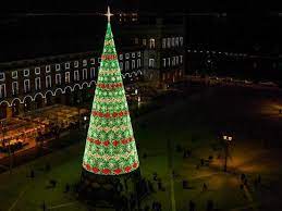 Lampu hias merupakan jenis lampu yang memiliki bentuk dan desain yang unik dan menarik. 22 12 1882 Pertama Kalinya Pohon Natal Dilengkapi Kerlip Lampu Hias Global Liputan6 Com