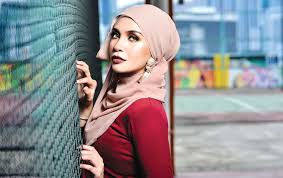 Download now gambar kartun suami istri berpelukan keren bestkartun. Izreen Azminda Bercumbu Sebelum Kahwin