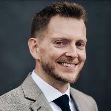 Holly Lamb's Instagram, Twitter & Facebook