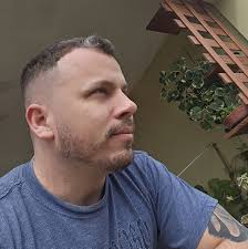 escandalo El Gobierno de Javier Milei, a través de un decreto publicado en  el Boletín Oficial, desató una polémica al volver a habilitar estas  palabras para referirse a las personas con discapacidad