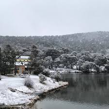 Very Lucky Indeed Its A Snow Day At Lake Crackenback Shaannonbrown Apparently We Ve Come On One Of The Best Weekends Of The S Lake Ecotourism Resort