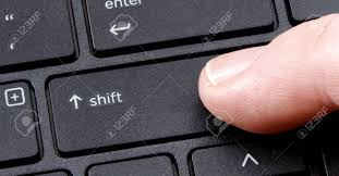Wo ist die shift taste. Computer Shift Taste Mit Dem Finger Drucken Der Taste Auf Weissem Hintergrund Lizenzfreie Fotos Bilder Und Stock Fotografie Image 39559561