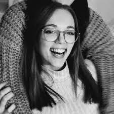 Tanisha Graf's Instagram, Twitter & Facebook