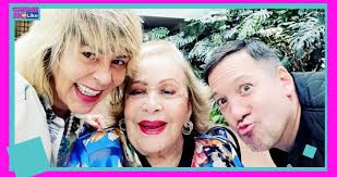 Luis Miguel se pronuncia sobre caso de manutención de sus hijos y sufre  caída en concierto