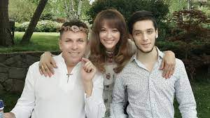 A divorțat de cristian georgescu. Anca È›urcaÈ™iu È™i Cristian Georgescu Au Un Fiu De 21 De Ani Care Este RelaÈ›ia Cu PÄƒrinÈ›ii Lui Nu Mi A ReproÈ™at NiciodatÄƒ In Cuvinte Dar Din Comportamentul Lui A ReieÈ™it CÄƒ M A