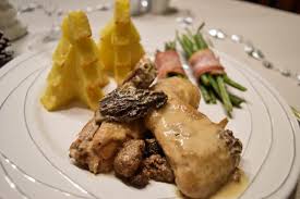 Repas De Fete La Poularde Au Vin Jaune Et Aux Morilles Recette Poularde Au Vin Jaune Repas De Fete Recette De Poularde