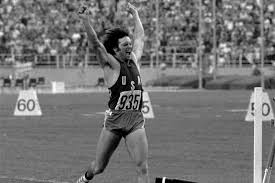 He also set a new world record for the decathlon, with 8,176 points. Egvsylkxd2gg1m