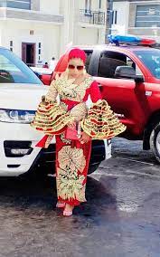 In a long caption, she thanked her 'sugar daddy' for surprising her with the range rover. Lizzy Anjorin How Can Onitemis Rate This Small Girl Facebook