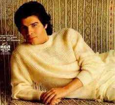 Un dìa como hoy 29 de septiembre de 1949 nace el cantautor y productor español Miguel Gallardo. En 1975 lanza su primer èxito "Hoy Tengo Ganas de ti", luego vendràn "Otro Ocupa