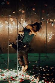 Man Turns Rock Climbing Gym Into Picture Perfect Marriage Proposal Rock Climbing Gym Rock Climbing Outfit Rock Climbing
